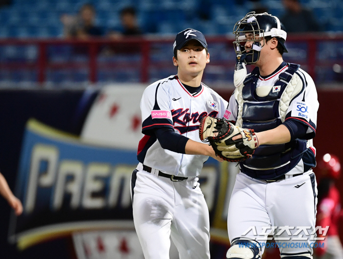 Park Sung-han's roar! Two-run turnaround final hit that saved the national baseball team with two outs in the bottom of the eighth inning (Taiwan Field)