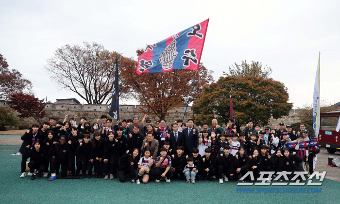 'Win prize money of 70 million won, Suwon FC women, let's go overseas training!' Suwon Mayor Lee Jae-joon's female celebration ♥ Hwaseong Haenggung Palace 'Ohcha' Parade, which was like a civic club