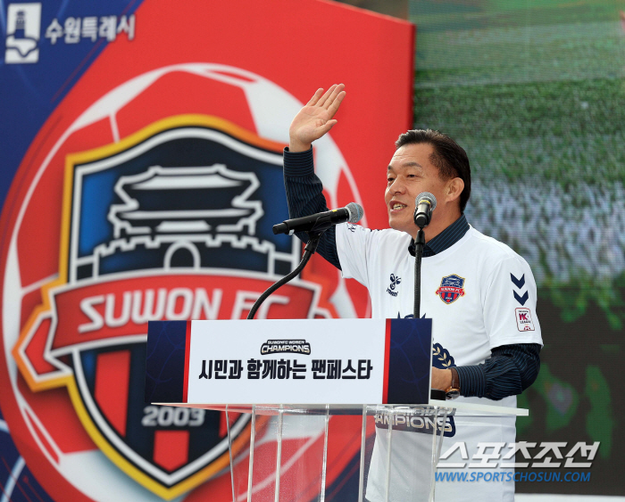 'Win prize money of 70 million won, Suwon FC women, let's go overseas training!' Suwon Mayor Lee Jae-joon's female celebration ♥ Hwaseong Haenggung Palace 'Ohcha' Parade, which was like a civic club