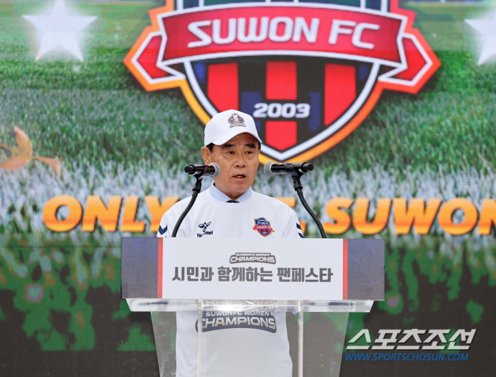 'Win prize money of 70 million won, Suwon FC women, let's go overseas training!' Suwon Mayor Lee Jae-joon's female celebration ♥ Hwaseong Haenggung Palace 'Ohcha' Parade, which was like a civic club