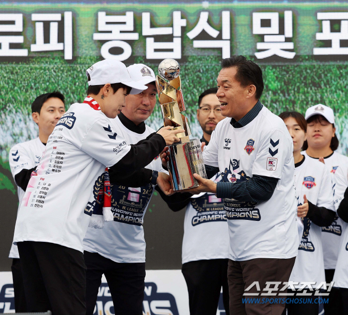 'Win prize money of 70 million won, Suwon FC women, let's go overseas training!' Suwon Mayor Lee Jae-joon's female celebration ♥ Hwaseong Haenggung Palace 'Ohcha' Parade, which was like a civic club