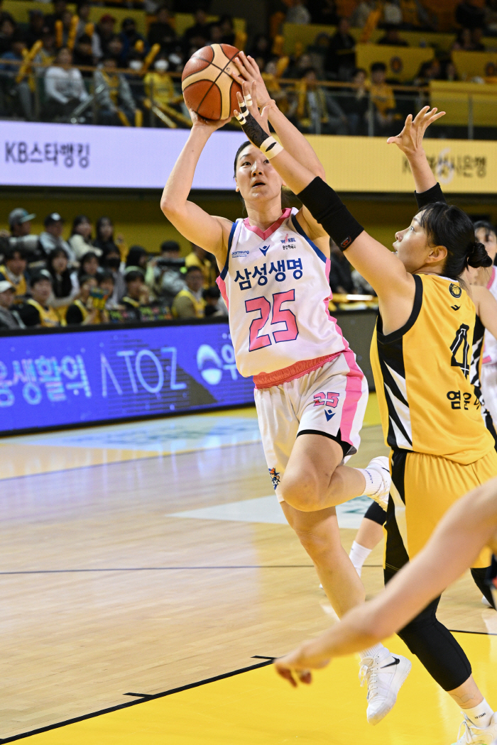 Kiana Smith - Bae Hye-yoon 33 points collaboration. Samsung Life Insurance has rebounded for three consecutive wins after losing four games in a row