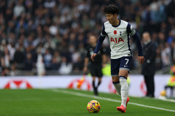 'SON WALKLE'...'Tottenham Declaration of Life' Son Heung-min appeared after notification of no renewal'→ Former senior who criticized the main character 'It's already over'