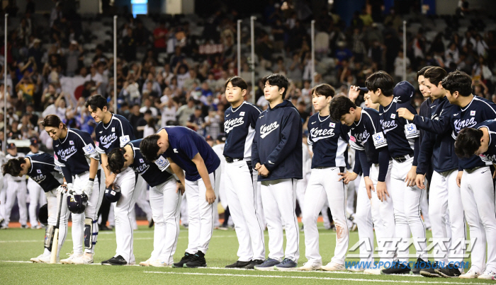 Taiwan also has a difficult Korean baseball game, a money party with 10 million spectators...an ironic reality