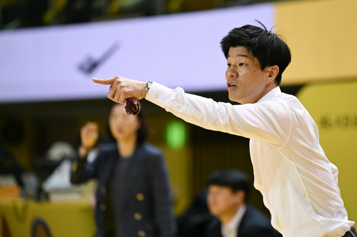  Coach Ha Sang-yoon of Samsung Life Insurance won three consecutive games after four consecutive losses, 'Kiana Smith and Bae Hye-yoon did it when it mattered.'