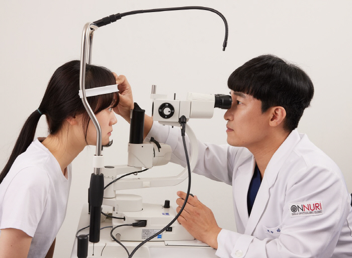 7 out of 10 people with myopia correction 'Axiety' Smile Lasik after astigmatism