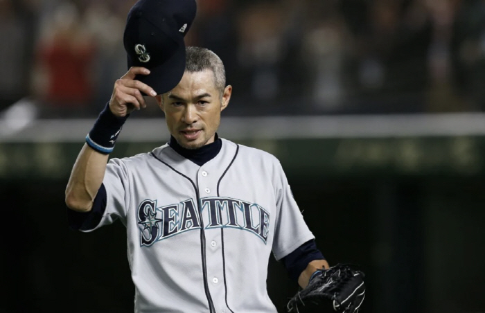 Ichiro, who reserved '100% of the votes HOF', ranked second in the rookie season in 2001...Who's the winner?