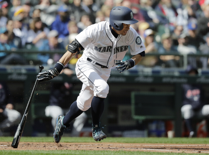 Ichiro, who reserved '100% of the votes HOF', ranked second in the rookie season in 2001...Who's the winner?