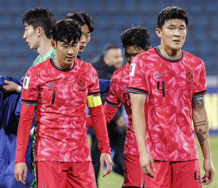 Iraq beats Oman 1-0 to chase South Korea by three points'100th place' Hong Myung-bo-ho leads in a shaky way 