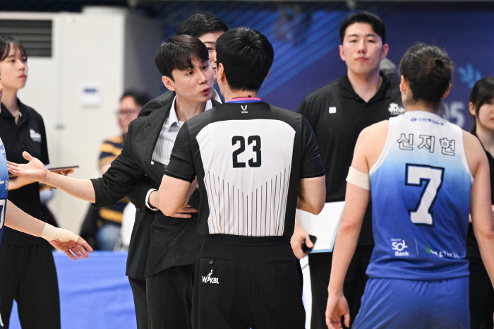  He's out for 3 consecutive games! Shinhan Bank Acting Director Lee Si-joon 'I'm so happy, but the turnovers make me angry'