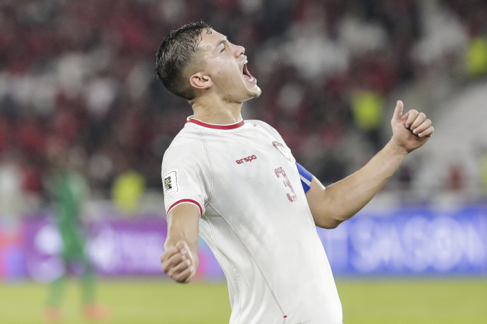 Shin Taeyong OUT → Again, super awesome magic! Indonesia sees World Cup ticket...Saudi overpowered 2-0. 'Historical victory'