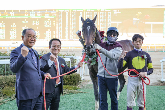  The 18th Gwacheon Mayor's Cup is won by boasting a wide range of 'Wonpyeong Storm' of Geo-gu