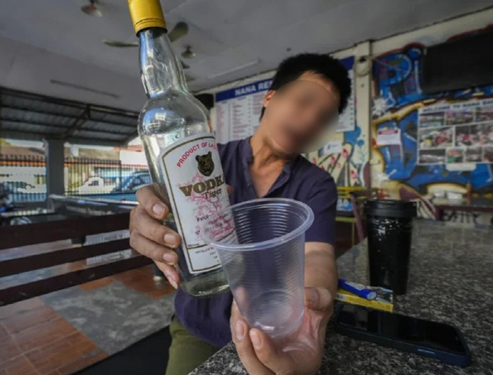 Three tourists who drank cocktails in Laos died, two in critical condition