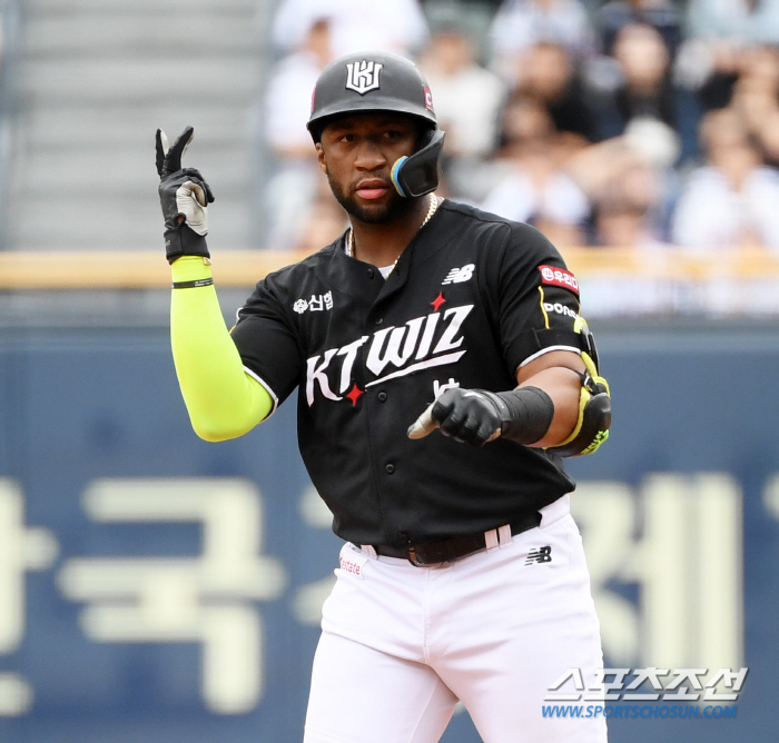 Will Kim Do-young win MVP after 3 years since her debut? KBO Awards will be held on the 26th