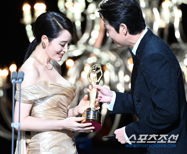  Korean movies are opening a new era..The microphone of Han Ji-min and Lee Je-hoon