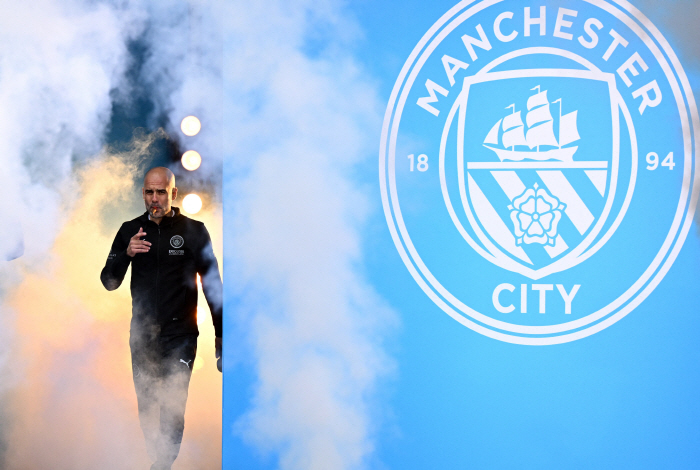 Gentleman does not leave ladies alone. For the 19 romantic managers who chose to be loyal to Manchester City, Guardiola EPL will be 'disastrous'