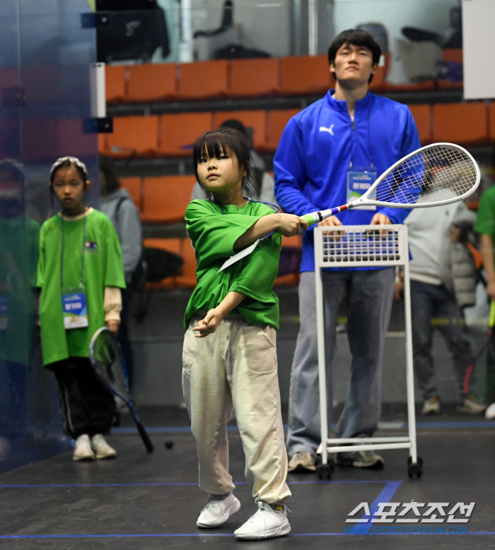 'Losing 30 kg of body 銅 in just a year and a half since entering the world' '17-year-old squash Shin Seong'Jeong Su-ah's happy and pure 運 Youth Movement