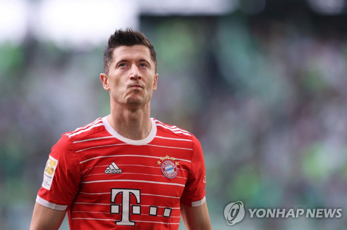 'World's Best 9' Lewandowski''Manchester United transfer agreement'...A surprise confession that's been going on for 12 years