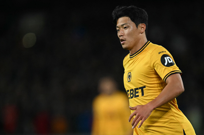  Hwang Heechan is back on the pitch after 6 weeks! He aims to rebound against Fulham.