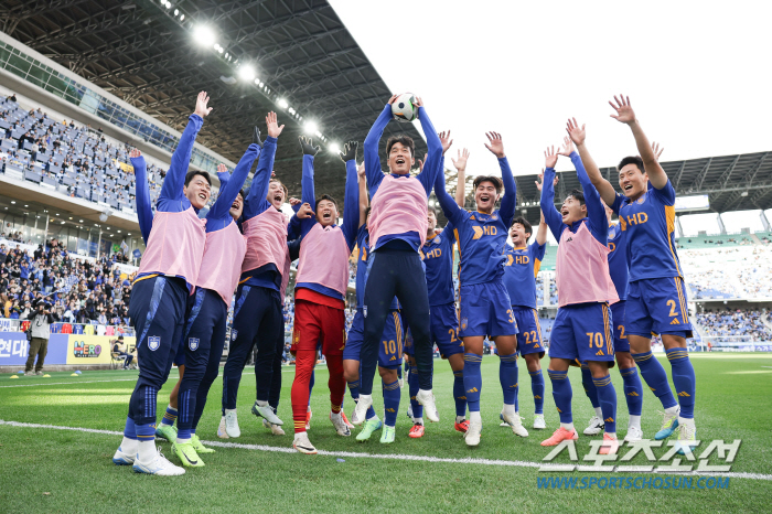 "1 goal, 1 assist → 100 offensive points" 'Retirement'Park Joo-young, Ulsan's 3rd consecutive defeat 'Miracle Drama'Complete victory over Suwon FC 4-2"