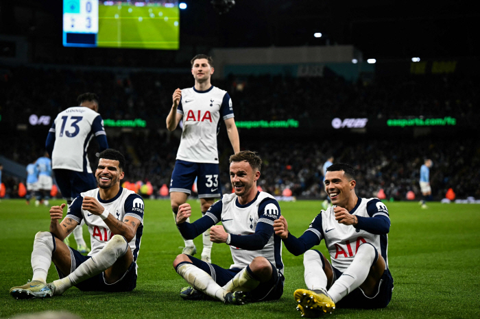 'But what about SON?'POSTECH coach who keeps turning a blind eye to Son Heung-min, only gives Madison compliments