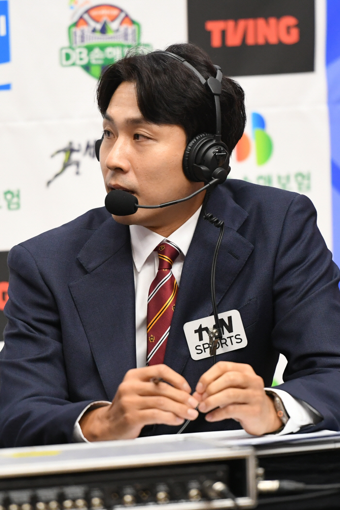  Commentator Kim Tae-sul, the new head coach of Goyang Sono. Former coach Kim Seung-ki made a drastic decision two days after his voluntary resignation