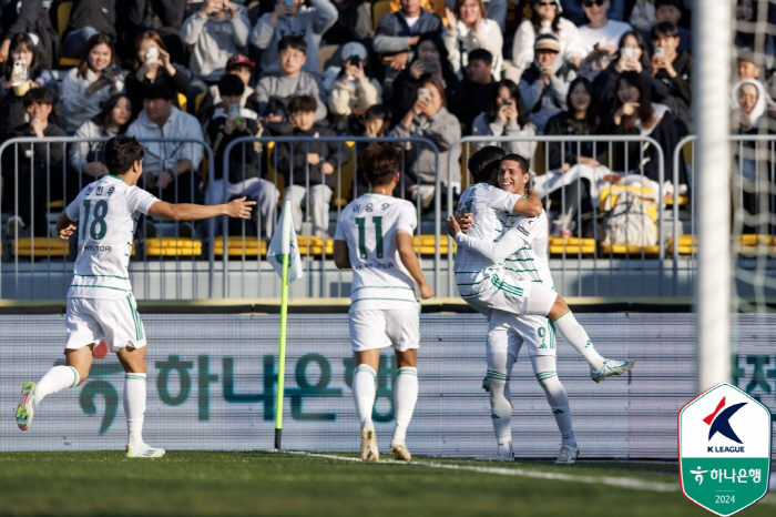 'Shin Chang-moo equalizer' Jeonbuk's Jeonbuk-like ending, which drew 1-1 with Gwangju, ended in 10th place, the worst performance in 18 years