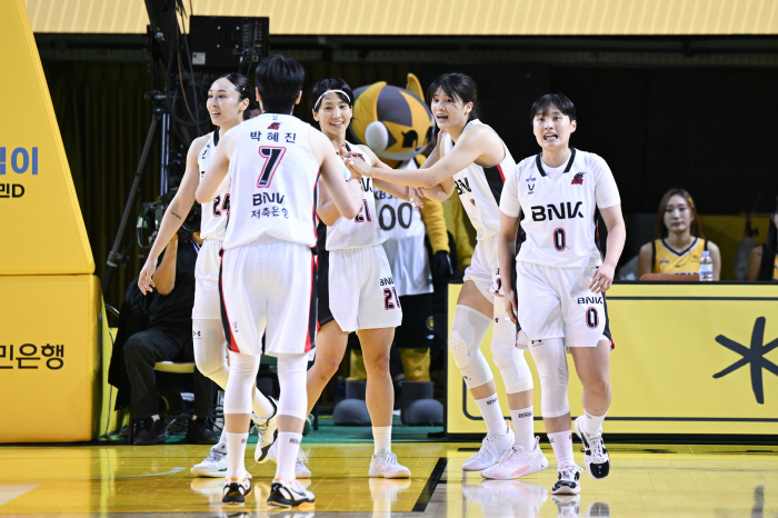 Kim Sonia Double Double, Park Hye-jin Scores Final, Busan BNK Overcomes KB 5552