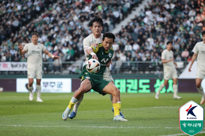 'The lowest ranking of tears in 18 years' Jeonbuk, Kim Tae-hwan and Moon Seon-min in Gwangju match Lee Seung-woo and Kwon Chang-hoon bench 