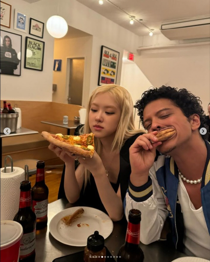 Rosé Enjoys Pizza Night with Bruno Mars After 2024 MAMA Awards Amid Pre-Recording Controversy