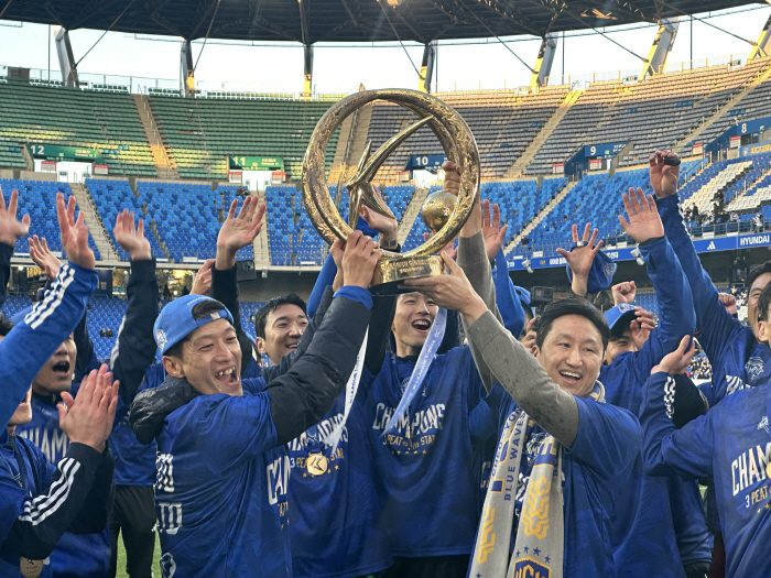 'Taste of Football 'I thought I would get used to it if I did it three times in arow. 'The door of the dynasty 'Ulsan'stouchingfuture.'