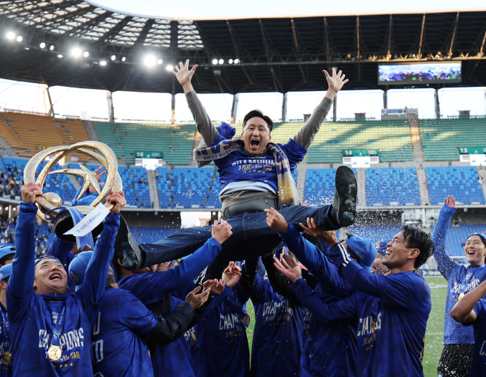 'Taste of Football 'I thought I would get used to it if I did it three times in arow. 'The door of the dynasty 'Ulsan'stouchingfuture.'