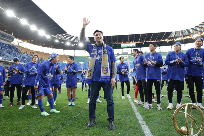 'Taste of Football 'I thought I would get used to it if I did it three times in arow. 'The door of the dynasty 'Ulsan'stouchingfuture.'