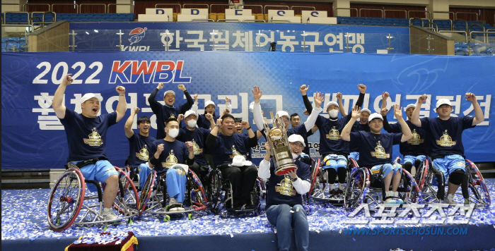 'Wheel Nongmyeongga, Power of One Team' Coway Blue Wheels defeated Jeju Samdasoo to regain the champion in two years