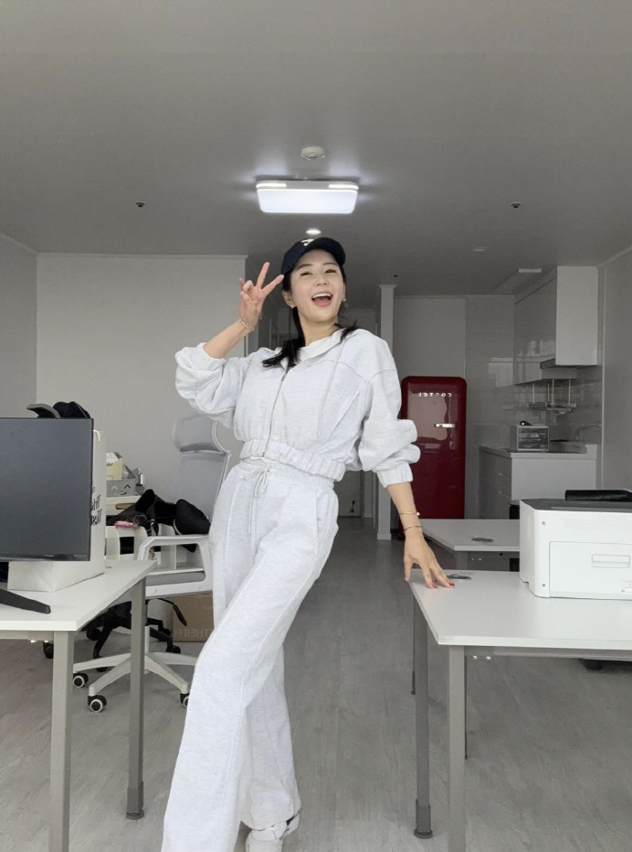 'month 11.52 million won' Jang Young-ran, how much did your YouTube income increase..Moving the office. City view is amazing