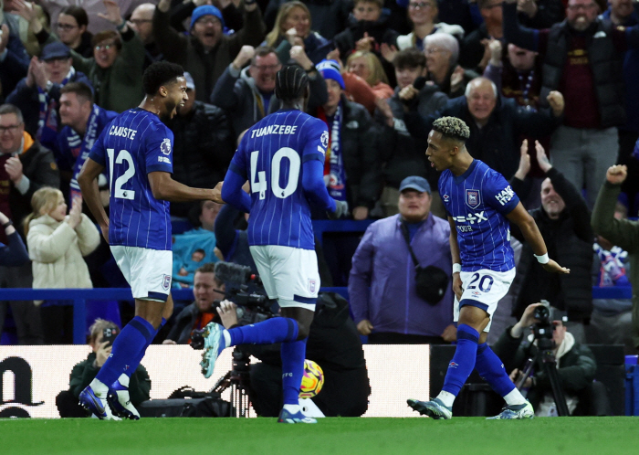 Mourinho 2.0? Starts with anxiety 'Goal explosion 2 minutes after debut'→'Frustrated 2nd half' Still half of the Amorim effect...Manchester United draw 1-1 against Ipswich