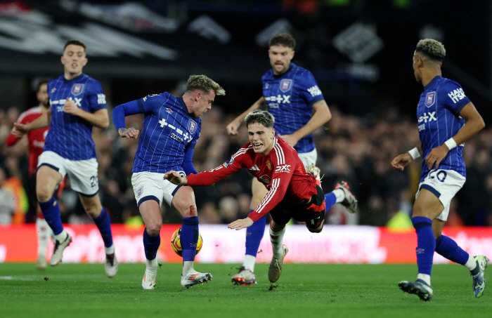 Mourinho 2.0? Starts with anxiety 'Goal explosion 2 minutes after debut'→'Frustrated 2nd half' Still half of the Amorim effect...Manchester United draw 1-1 against Ipswich