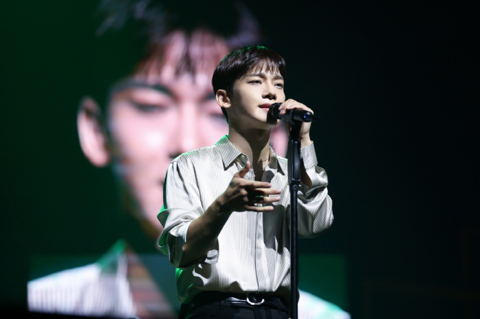 EXO's CHEN Concludes Successful Asia Tour 'Beyond the DOOR'