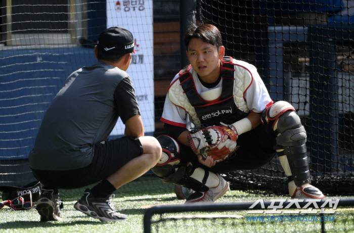 'There is no 40-year-old veteran.' 20 years old minus 10kg 'Genius batter'Nah. Are you a 21-year-old military catcher who went to Japan. Who is the partner of 6.5 billion FA