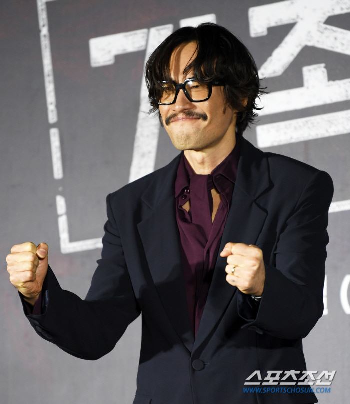  RYU SEUNG BEOM. 