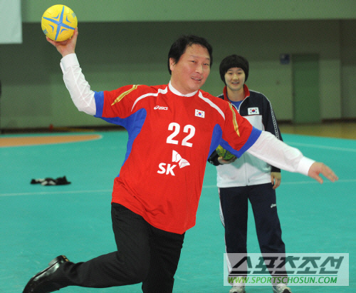 Rumor has it that Choi Tae-won, chairman of the Korea Handball Association, will take charge of the NO→SK affiliate