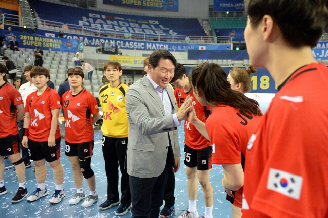 Rumor has it that Choi Tae-won, chairman of the Korea Handball Association, will take charge of the NO→SK affiliate