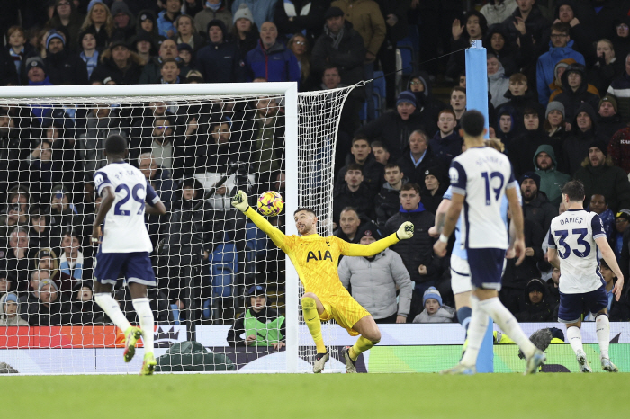 'Tottenham GK's fiery fighting spirit, which played for an hour against Manchester City with an ankle fracture' Vicario went up the operating table