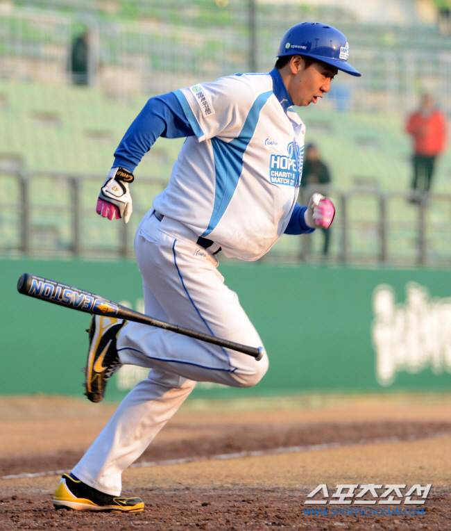 Director Royster X in Busan with Lee Dae-ho! Yang Jun-hyuk Charity Baseball Competition. Let's share our 12th hope