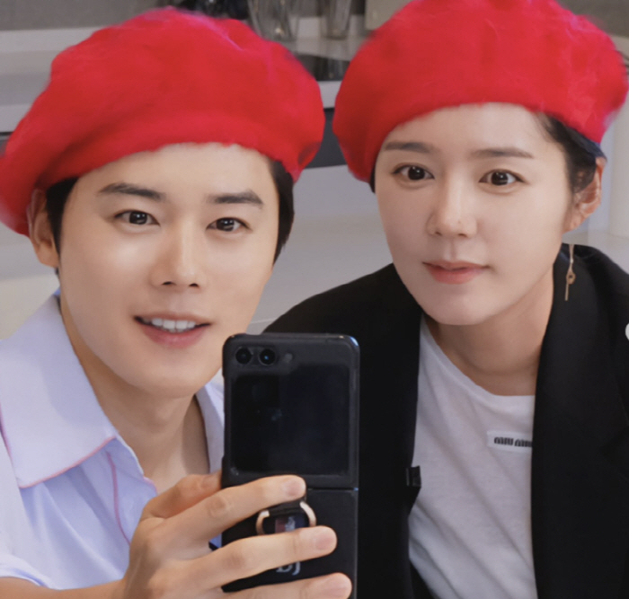 Han Ga-in and Kim Dong-jun, more synthetic doppelgänger because they're together...'Finally, I found you'