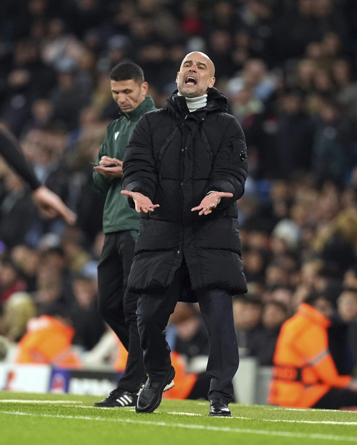 I wanted to hurt myself.' Manchester City's deteriorating status quo, Pep finally ripped his face off during the game