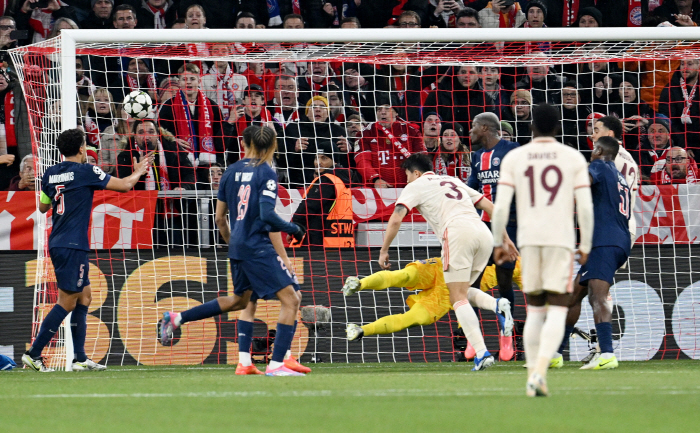 'Iron wall' Kim Minjae is really crazy! Perfect defense  UCL debut goal to lead victory → Lee Kang-in replaced for 25 minutes...Munich wins 1-0 over PSG