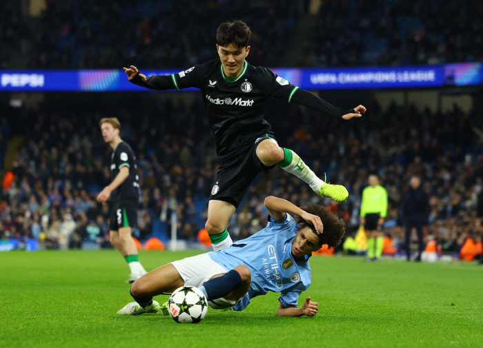 'It's Zidane, Zidane!' Captain SON praised it. Perfectly...Hwang In-beom is writing a miracle for the collapse of Manchester City'