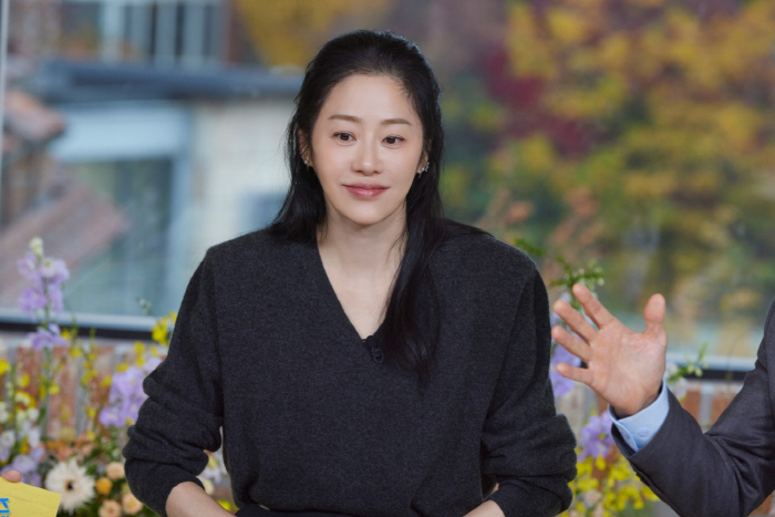 Ko Hyun-jung reveals retirement, marriage, divorce, and return from the entertainment industry'Typical K-first daughter' ('Uquiz')