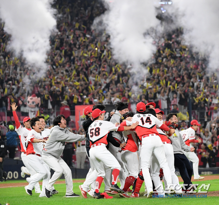 'Park Chan-ho or Park Sung-han' KBO candidates revealed, Golden Glove voting begins today